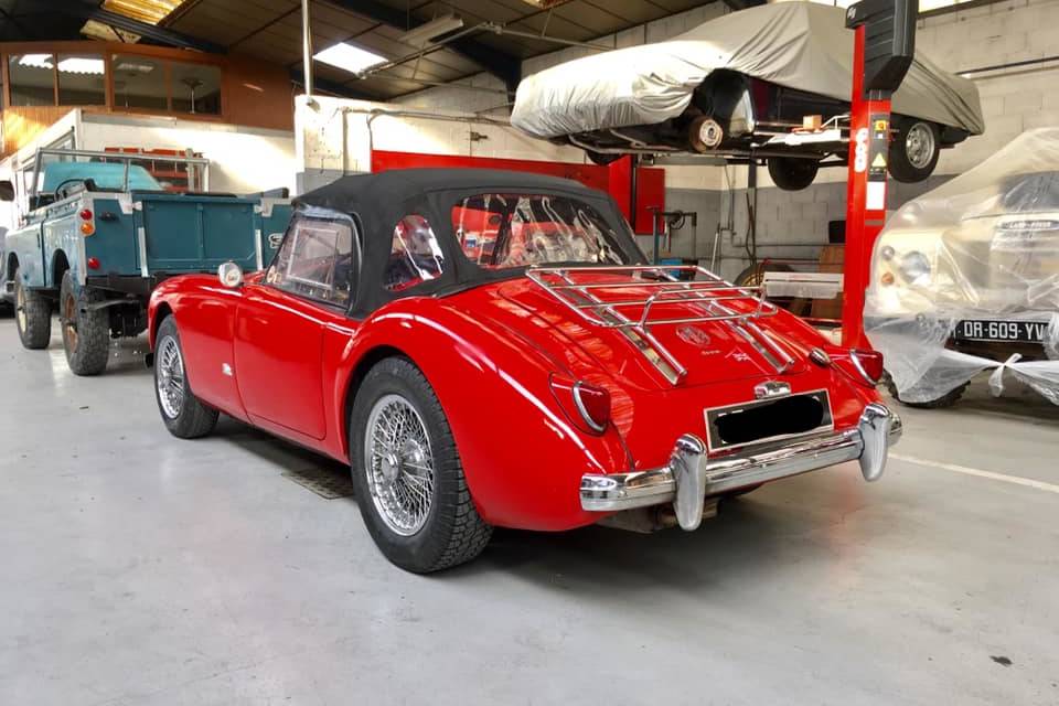 Retrograd, garage spécialisé en restauration de voiture et moto ancienne toutes marques, garage restauration Land Rover, Land Rover rebuilt, restauration voiture, restauration moto