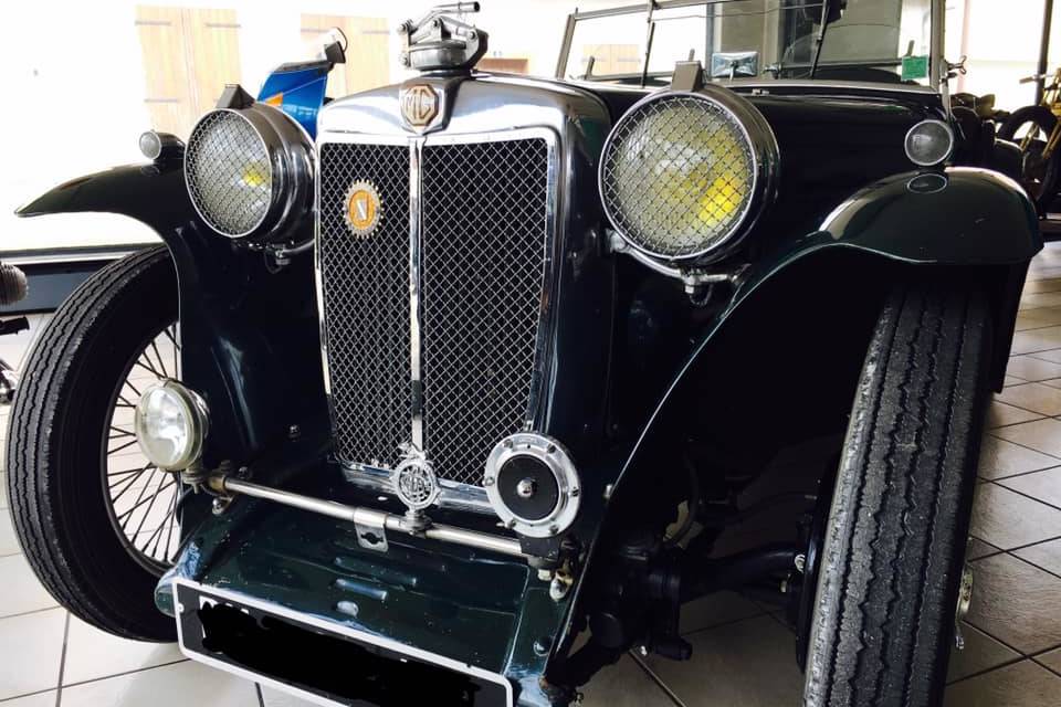 Retrograd, garage spécialisé en restauration de voiture et moto ancienne toutes marques, garage restauration Land Rover, Land Rover rebuilt, restauration voiture, restauration moto