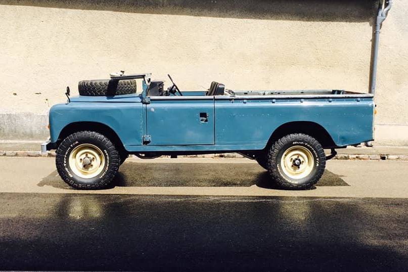 Retrograd, garage spécialisé en restauration de voiture et moto ancienne toutes marques, garage restauration Land Rover, Land Rover rebuilt, restauration voiture, restauration moto