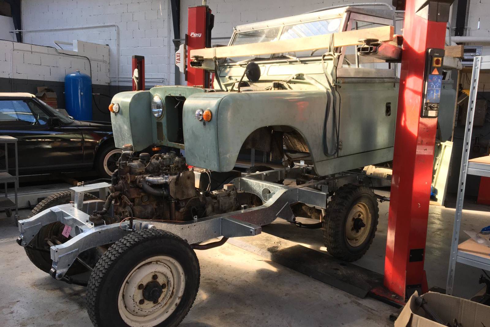Retrograd, garage spécialisé en restauration de voiture et moto ancienne toutes marques, garage restauration Land Rover, Land Rover rebuilt, restauration voiture, restauration moto