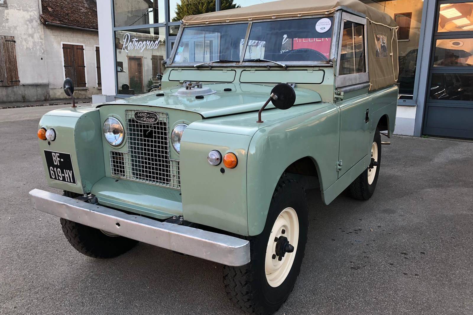 Retrograd, garage spécialisé en restauration de voiture et moto ancienne toutes marques, garage restauration Land Rover, Land Rover rebuilt, restauration voiture, restauration moto