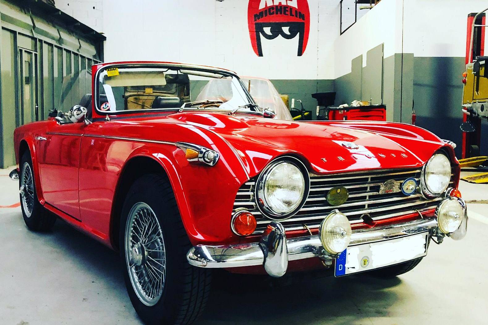Retrograd, garage spécialisé en restauration de voiture et moto ancienne toutes marques, garage restauration Land Rover, Land Rover rebuilt, restauration voiture, restauration moto