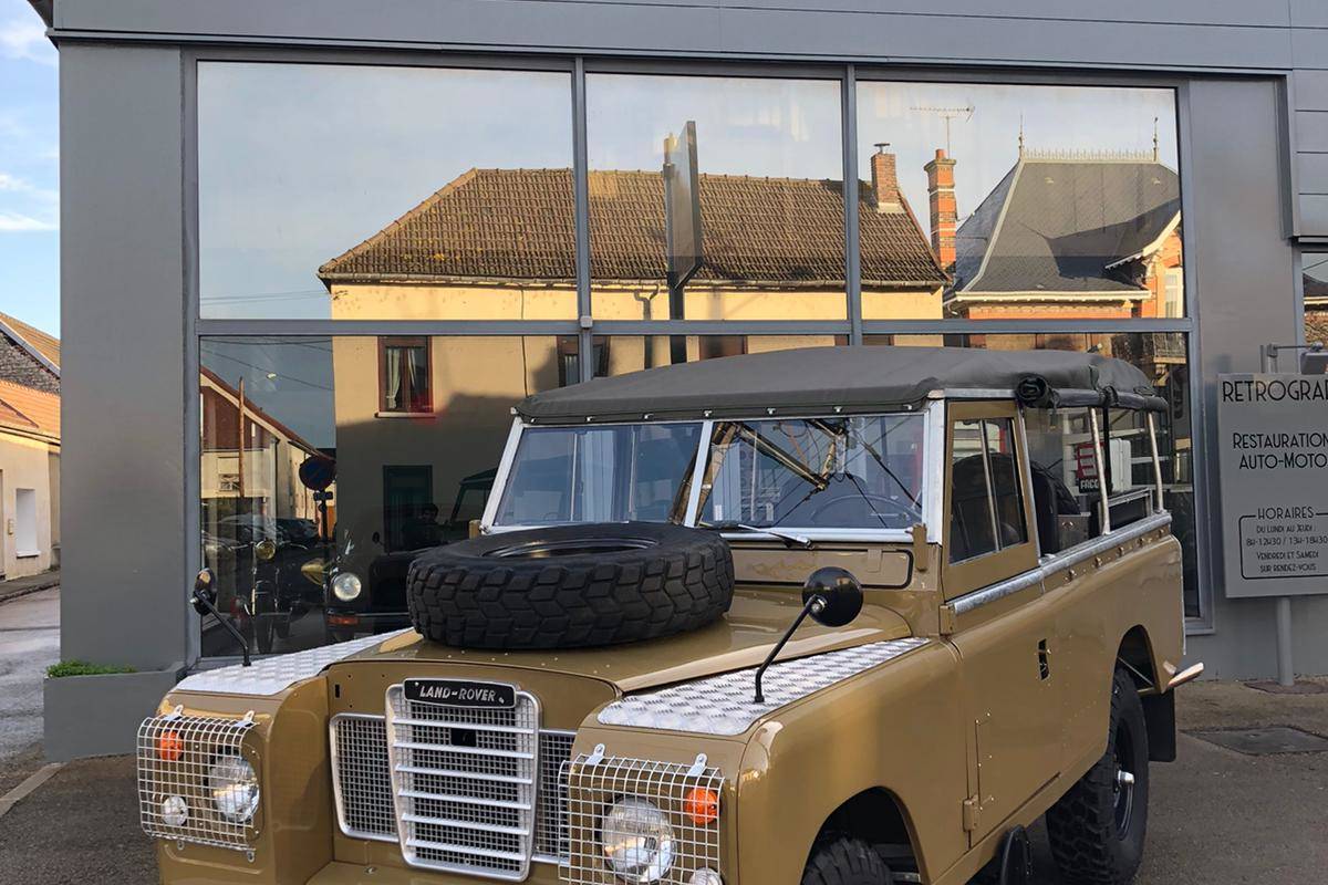 Retrograd, garage spécialisé en restauration de voiture et moto ancienne toutes marques, garage restauration Land Rover, Land Rover rebuilt, restauration voiture, restauration moto