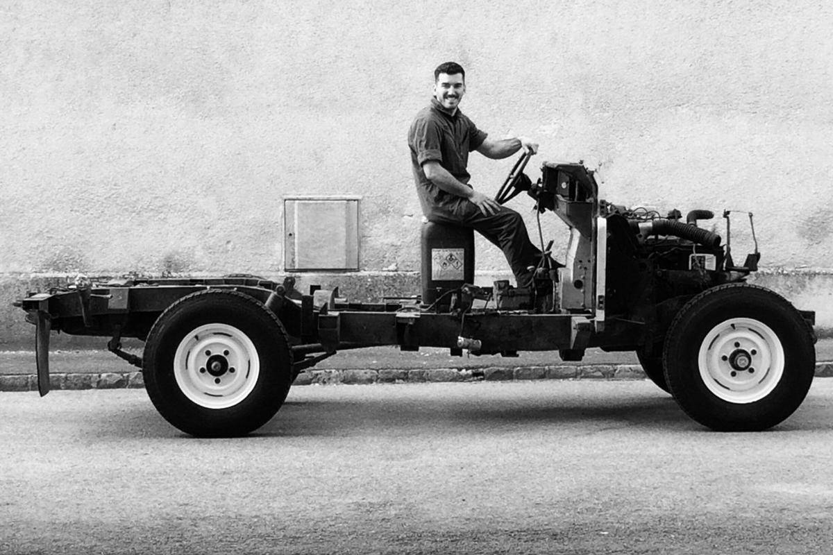 Retrograd, garage spécialisé en restauration de voitures et motos anciennes toutes marques, garage restauration Land Rover, Land Rover rebuilt